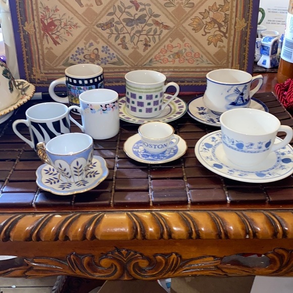 Other - Set of 8 small teacups and saucers